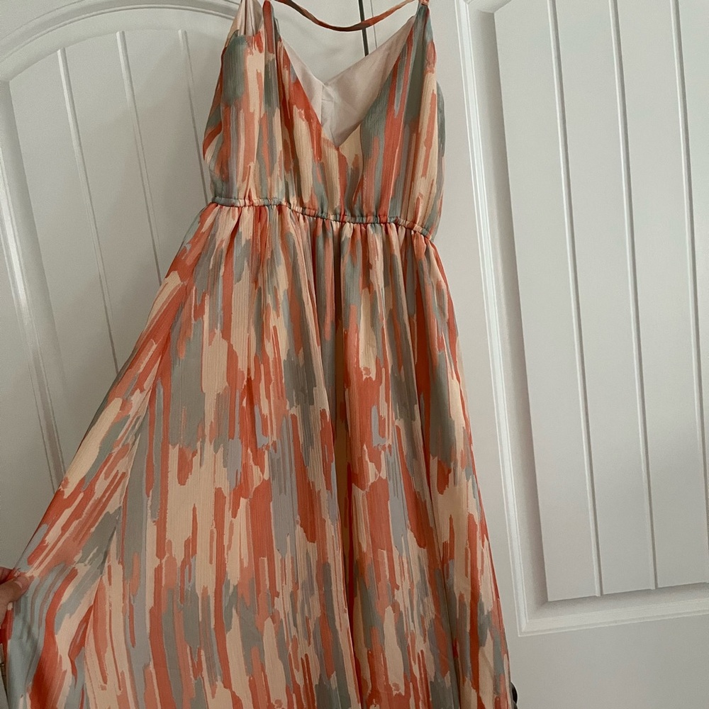 Selling this beautiful ankle length maxi dress. It is in prestine condition.